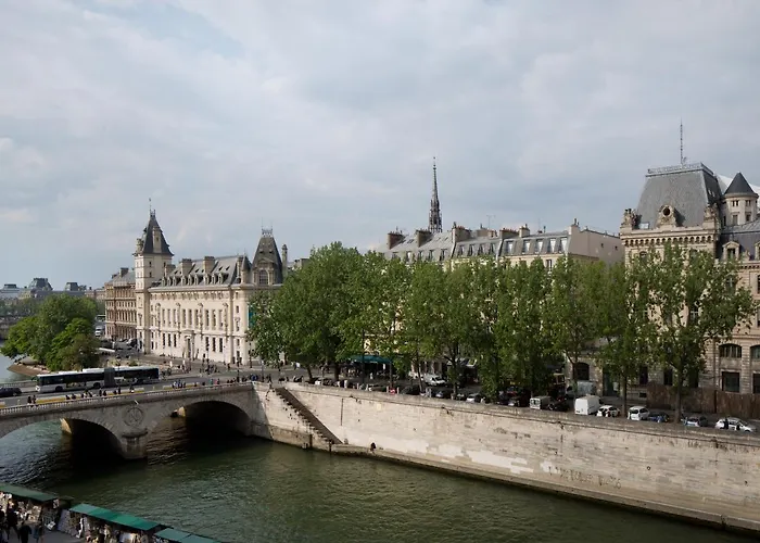 Les Rives de Notre-Dame